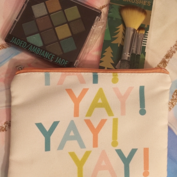 Premium Green Makeup Gift Set - Picture 9 of 9